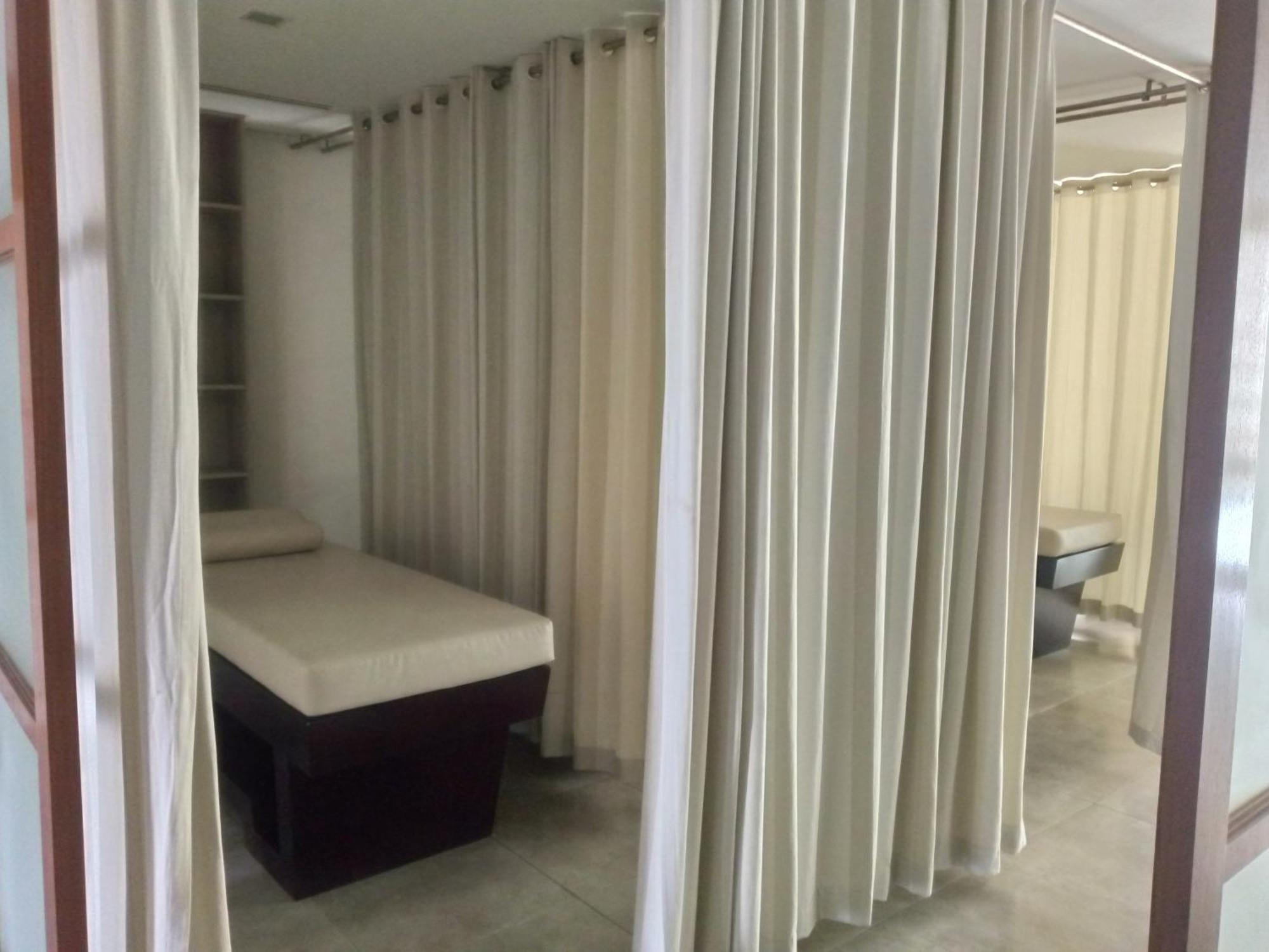Mactan Newtown 8 Boulevard Deluxe Punta Engano  Exterior photo