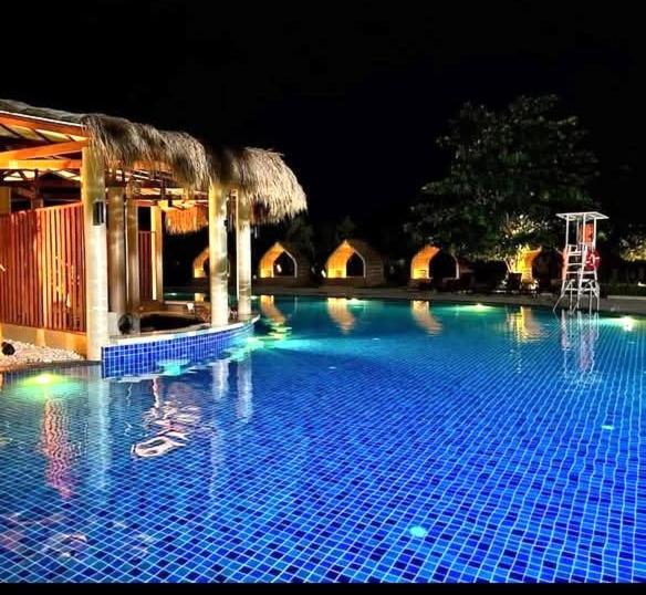Mactan Newtown 8 Boulevard Deluxe Punta Engano  Exterior photo